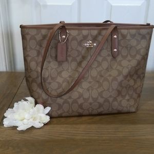 Coach signature city zip tote f58292